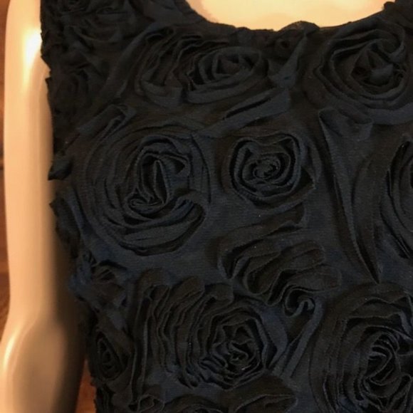 Chiffon 3D Rosette Scoop Neck Sleeveless Top - Picture 8 of 11